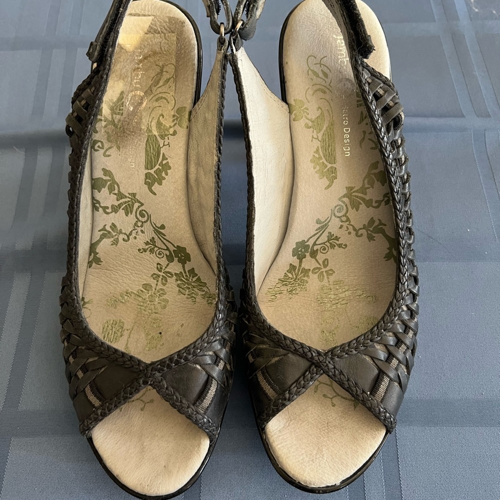 Jambu Sonya black woven leather heels sandals, size 9M